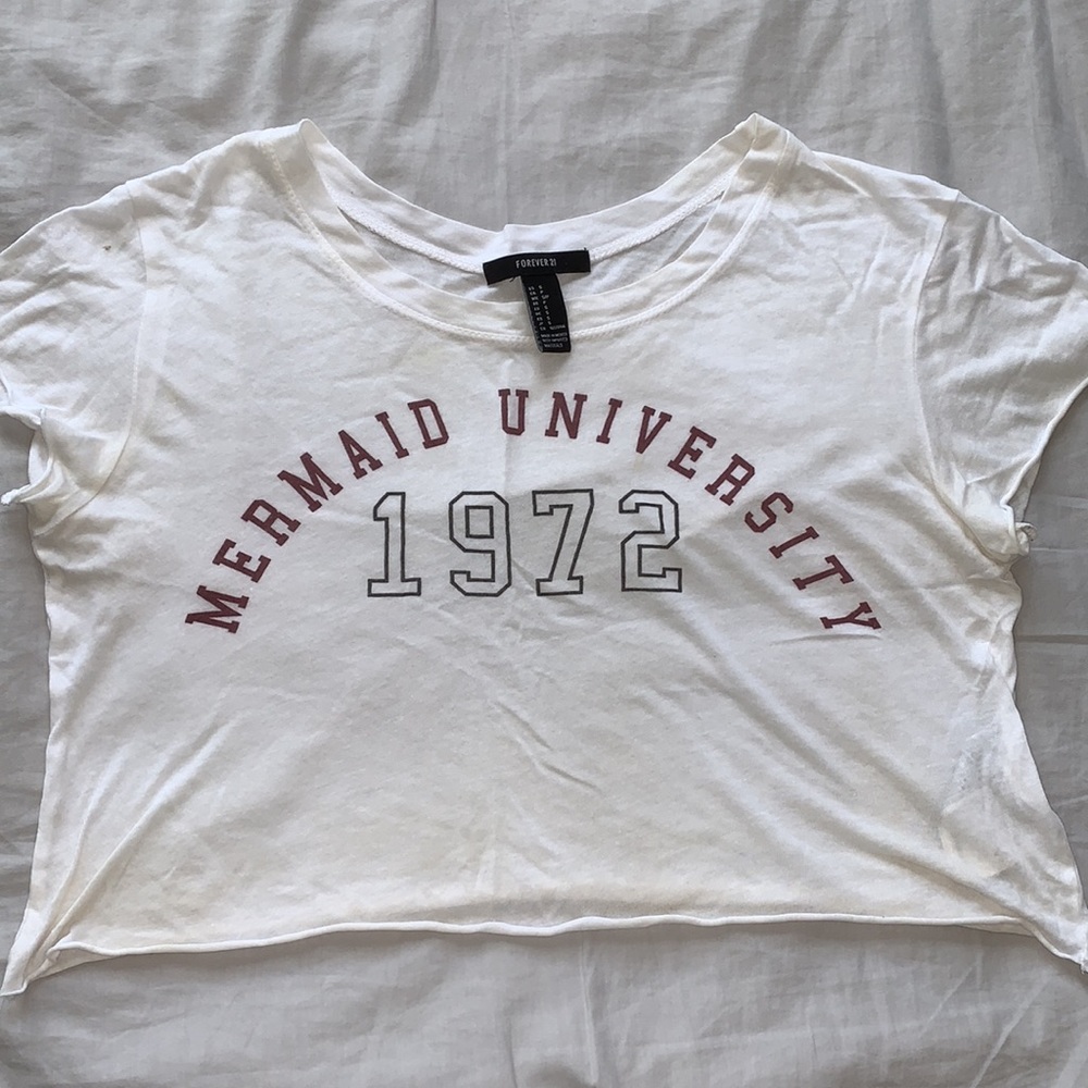 white cropped tshirt